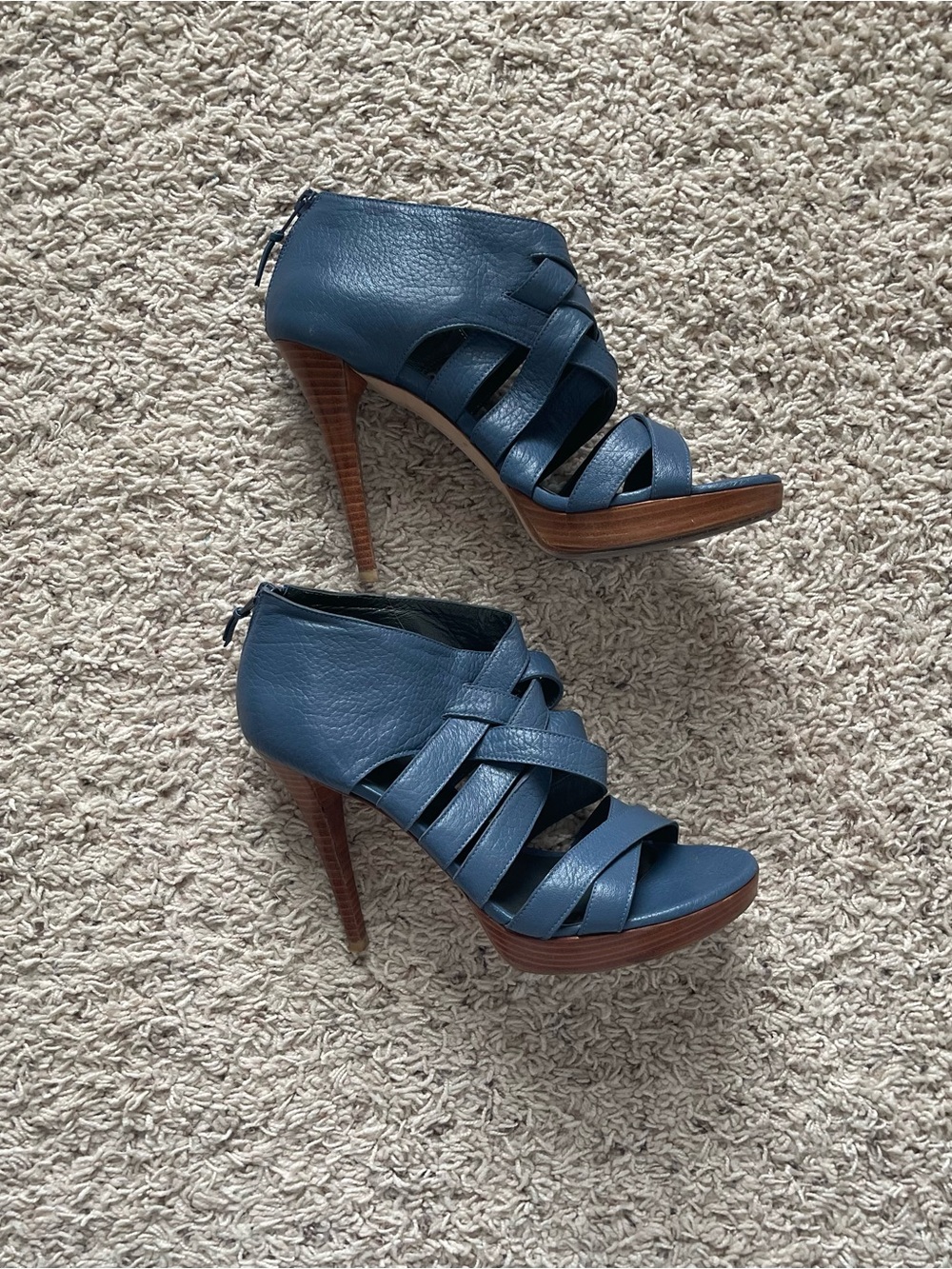 Stuart Weitzman Saxony platform strappy blue pebbled leather stiletto heel 8.5M